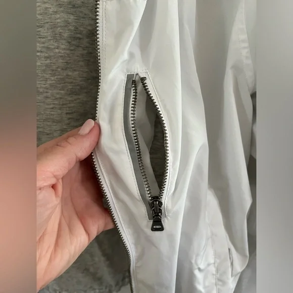 GAP Body Women’s White Lined Windbreaker with Hood; Size Medium. - Picture 8 of 9